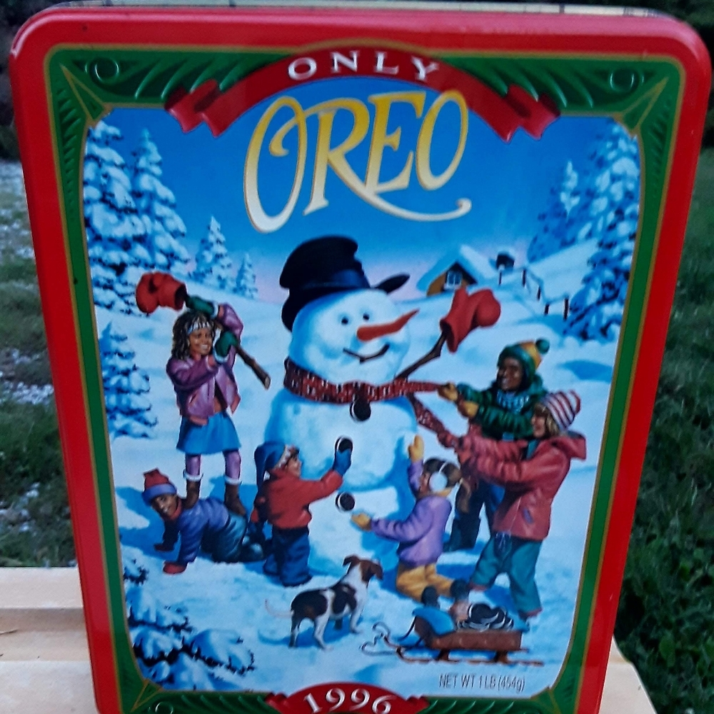 Oreo Christmas tin 1996. Good shape for age.